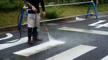 道路や床面の安全性を回復する施工 イメージ写真